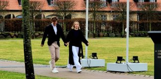 Love and Chess: Fans Perspective on Including Partners in Crucial Tournaments